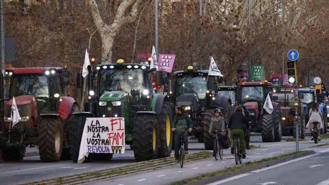 La marcha de tractores en Barcelona se dirige al Parlament