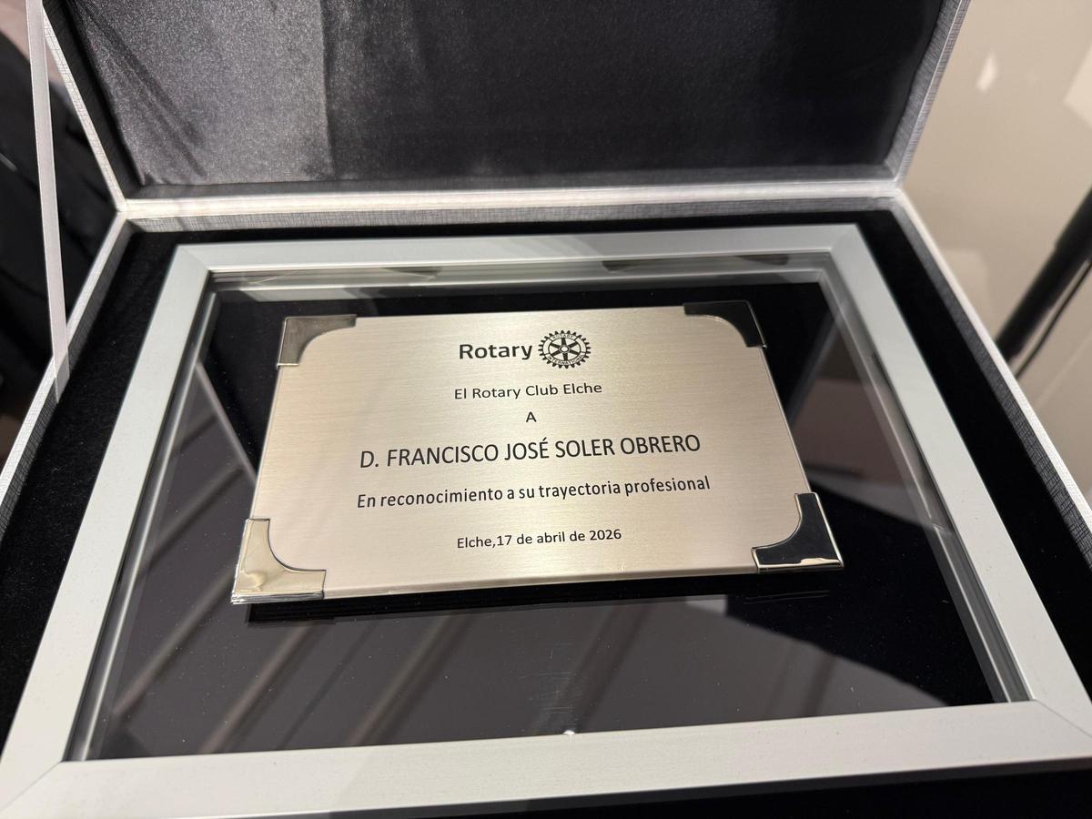 La placa que recibió Soler del Rotary Club Elche.