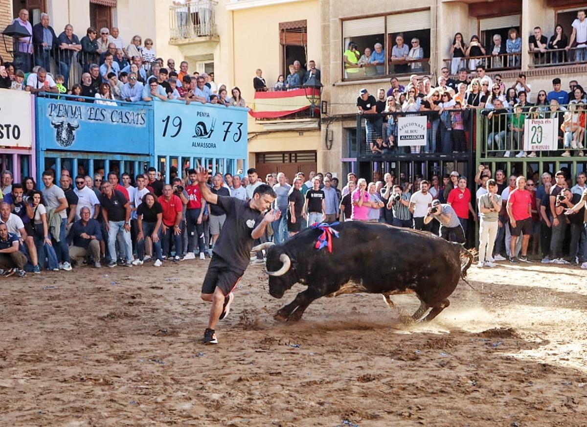 Fotos de la primera tarde de toros de las fiestas de Santa Quitèria en Almassora