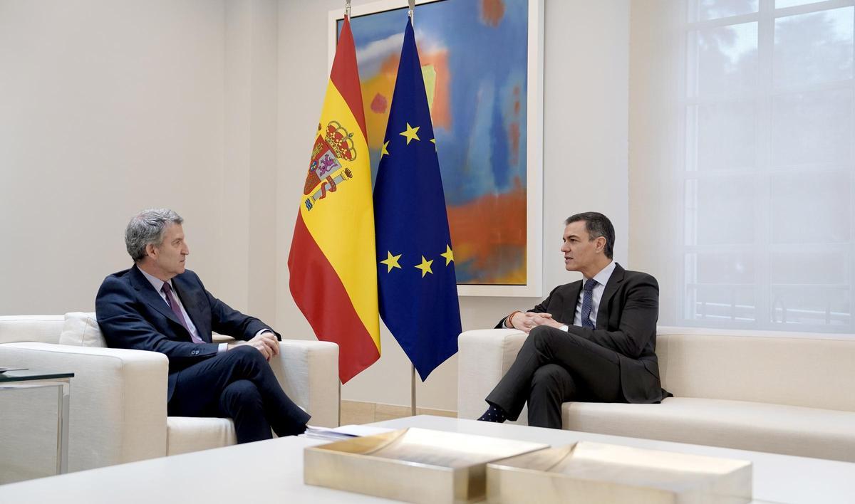 Pedro Sánchez y Alberto Núñez Feijóo en la reunión que han mantenido en Moncloa.