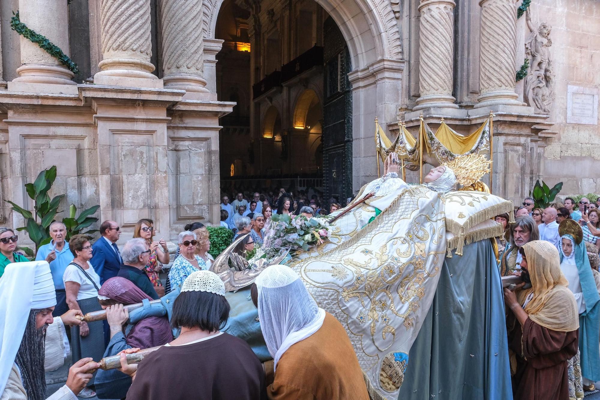 Las mejores imágenes de la procesión entierro de la patrona de Elche