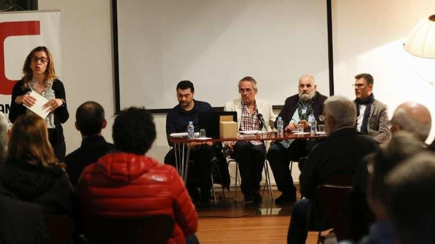 Un momento de la presentación del disco, ayer en el Centro Camões de Vigo. // Ricardo Grobas