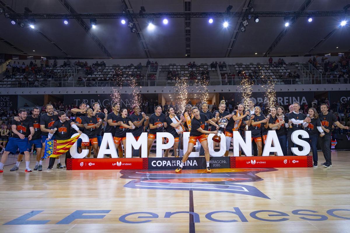 Así celebraron la Copa las jugadoras del Valencia Basket en Tarragona