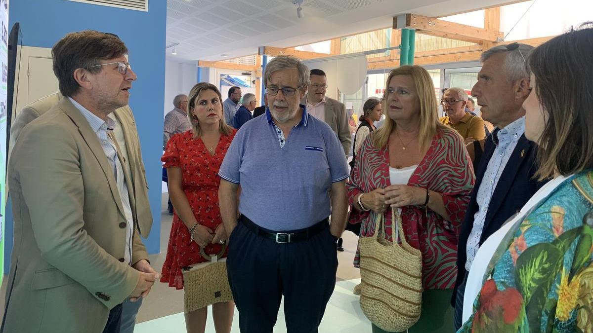 En el centro, Gregorio Rabanal, con Pedro Fernández-Raigoso y Patricia Fernández a la izquierda y Carmen Arbesú y Marcelino Martínez a la derecha.