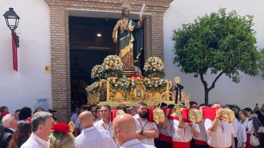 San Bernabé, ayer, en el momento de salir a la calle tras dos años de encierro. | L.O.