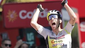 El portugués Rui Costa del equipo Intermarché-Circus-Wanty gana la 15ª etapa de La Vuelta que transcurre entre Pamplona y Lekunberri. EFE/Manuel Bruque
