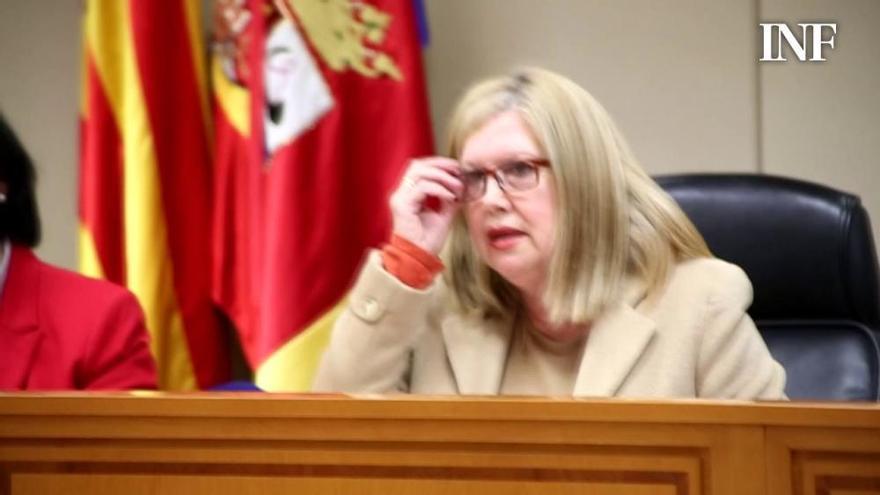 Ballester consuma su dimisión en el pleno y confiesa que se está mejor en la oposición