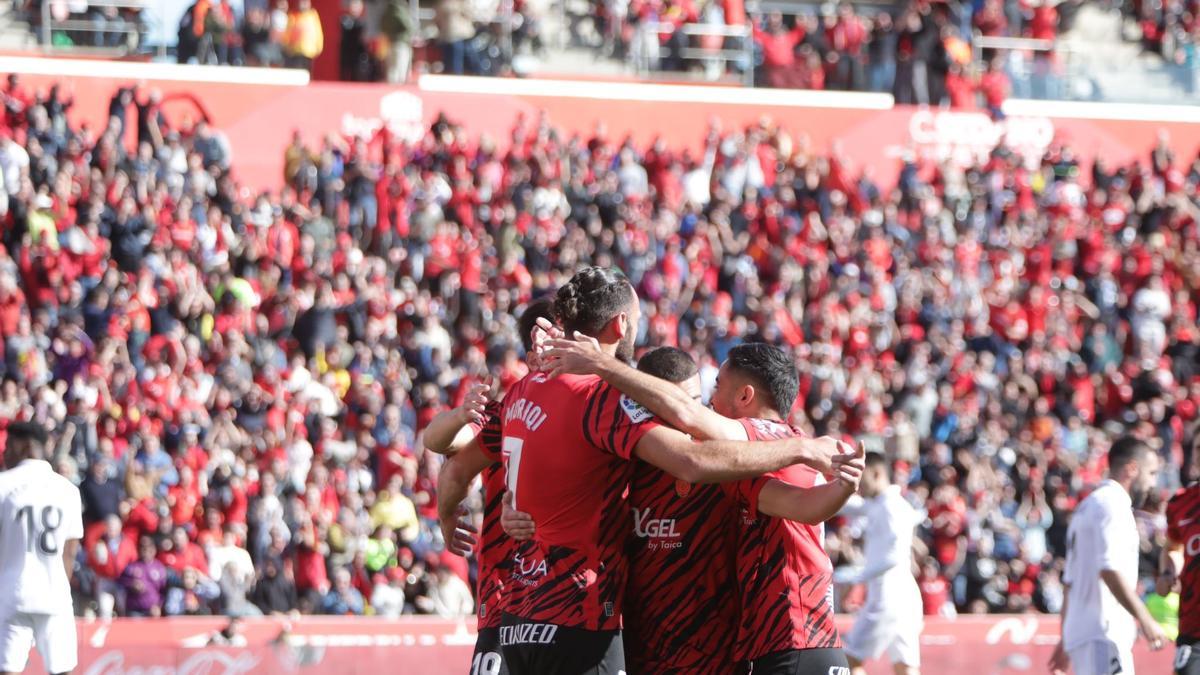 El Mallorca celebra el triunfo ante el Real Madrid