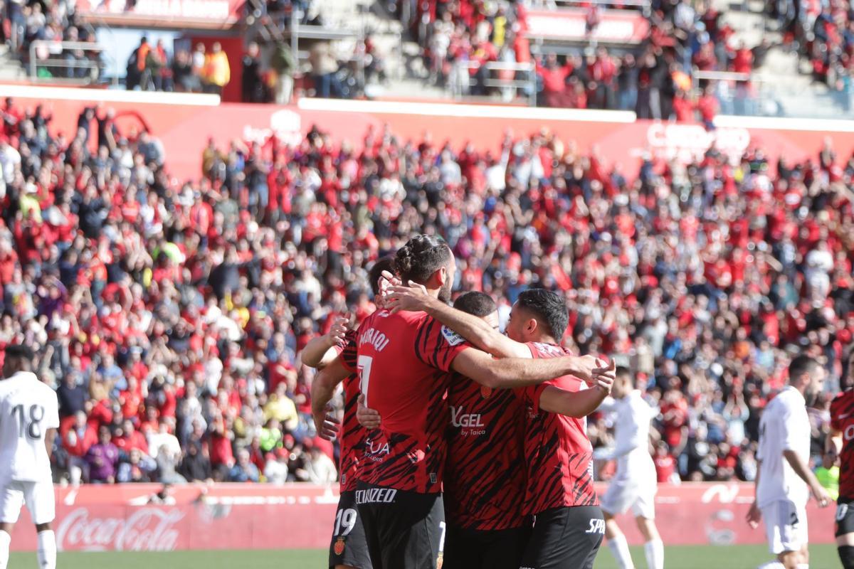 El Mallorca celebra el triunfo ante el Real Madrid