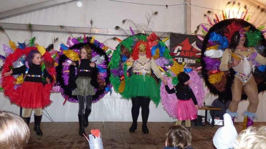 &quot;Las reinas del Carnaval&quot; durante su actuación.