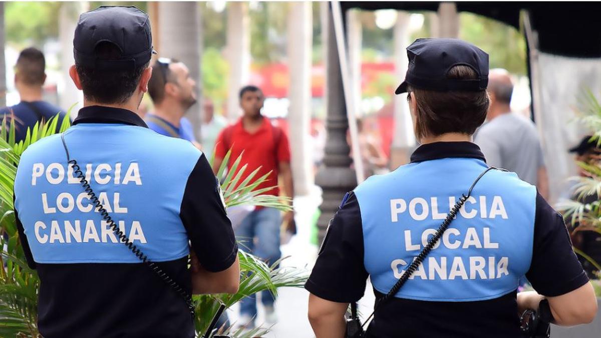 Agentes de la Policía Local de Santa Cruz.