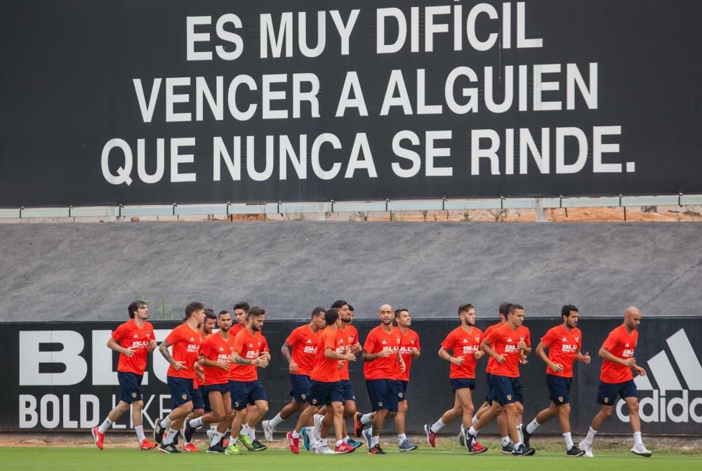 Las imágenes del entrenamiento de este lunes del Valencia CF