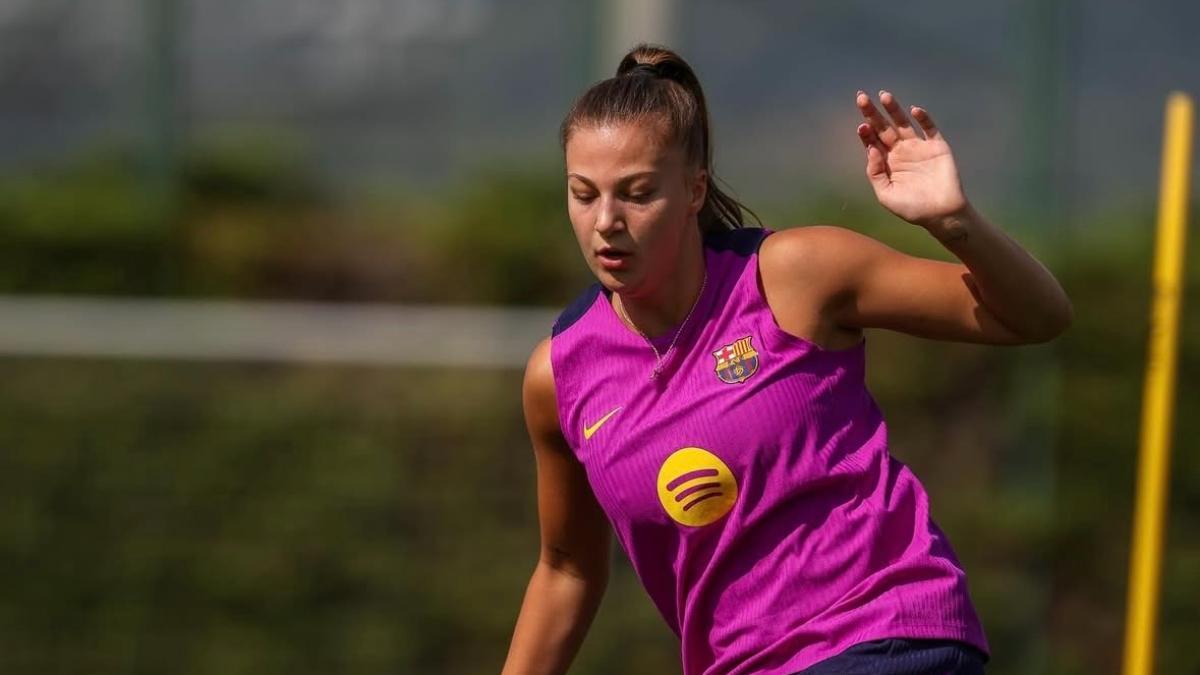 Emilka Szymczak durante el entrenamiento del FC Barcelona Femení