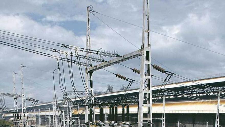Instalaciones eléctricas de Alcoa en la comarca.