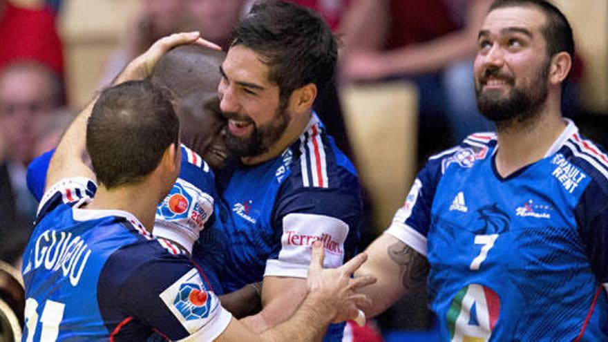 Los jugadores franceses celebran su triunfo.