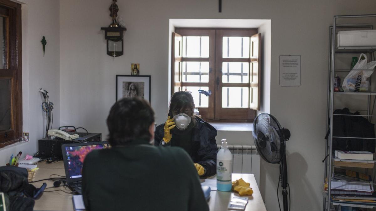 El albergue de peregrinos se reabre a caminantes tras cuatro meses como centro de acogida