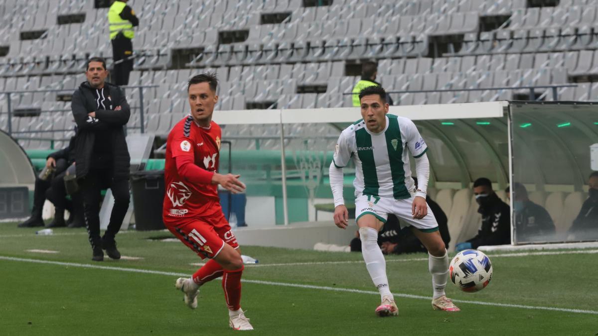 Carlos Valverde, el primero en ver dos rojas