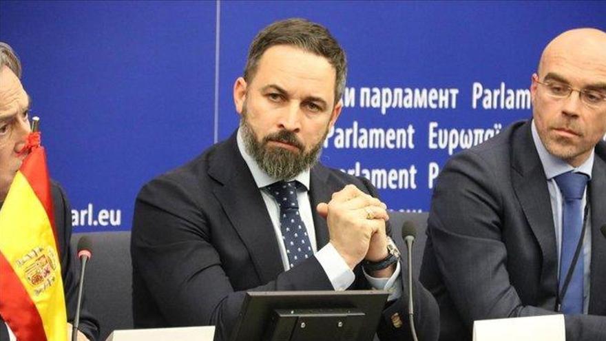 Abascal demanda al Parlamento Europeo por reconocer a Puigdemont y Comín