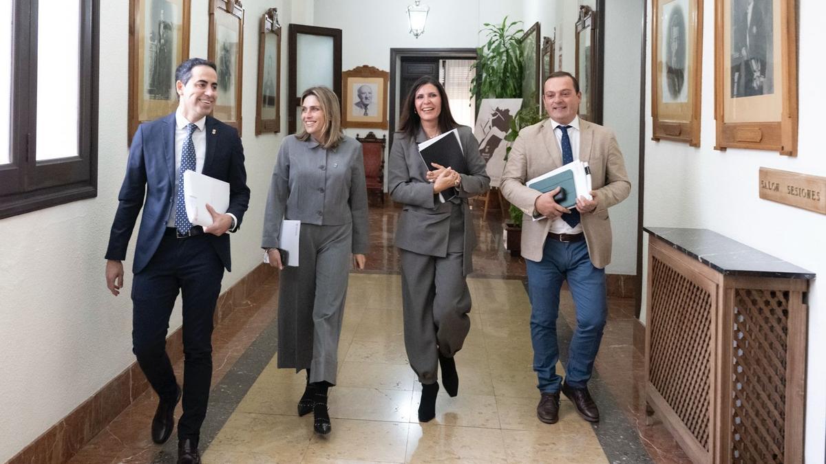 La presidenta de la Diputación, Marta Barrachina, con los vicepresidentes Héctor Folgado, Mª Ángeles Pallarés y Andrés Martínez.