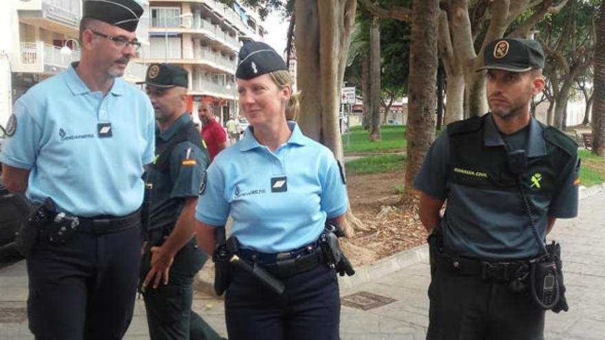 Gendarmes galos patrullan la  costa valenciana