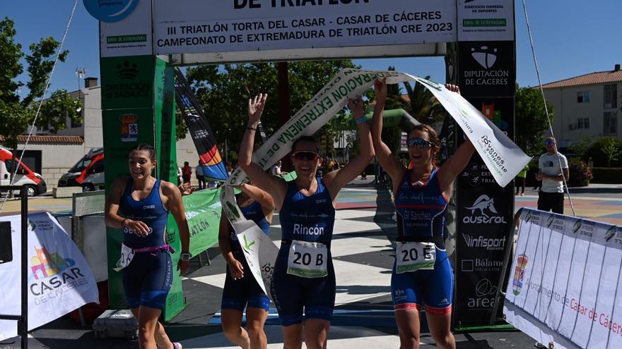 Capex y Los Delfines, campeones de Extremadura