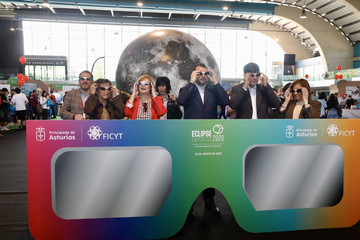 En imágenes. La visita del presidente del Principado, Adrián Barbón, a la feria de la Ciencia y la Innovación de Avilés En imágenes. La visita del presidente del Principado, Adrián Barbón, a la feria de la Ciencia y la Innovación de Avilés