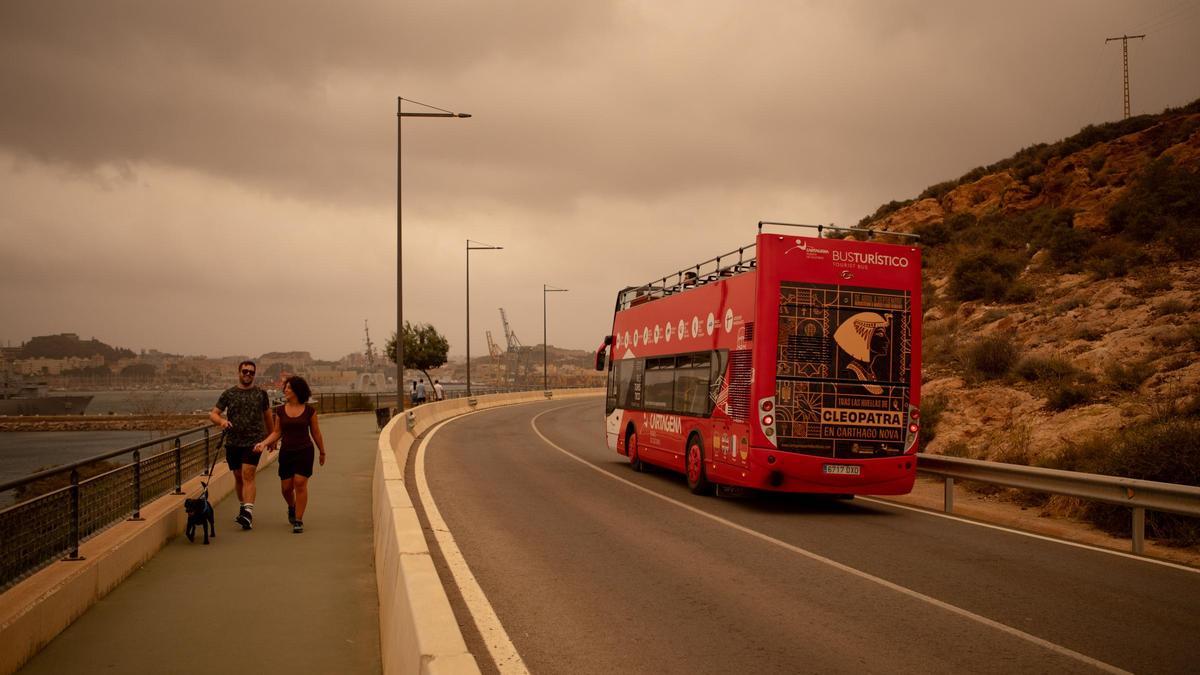 Espectaculares imágenes de la calima en Cartagena