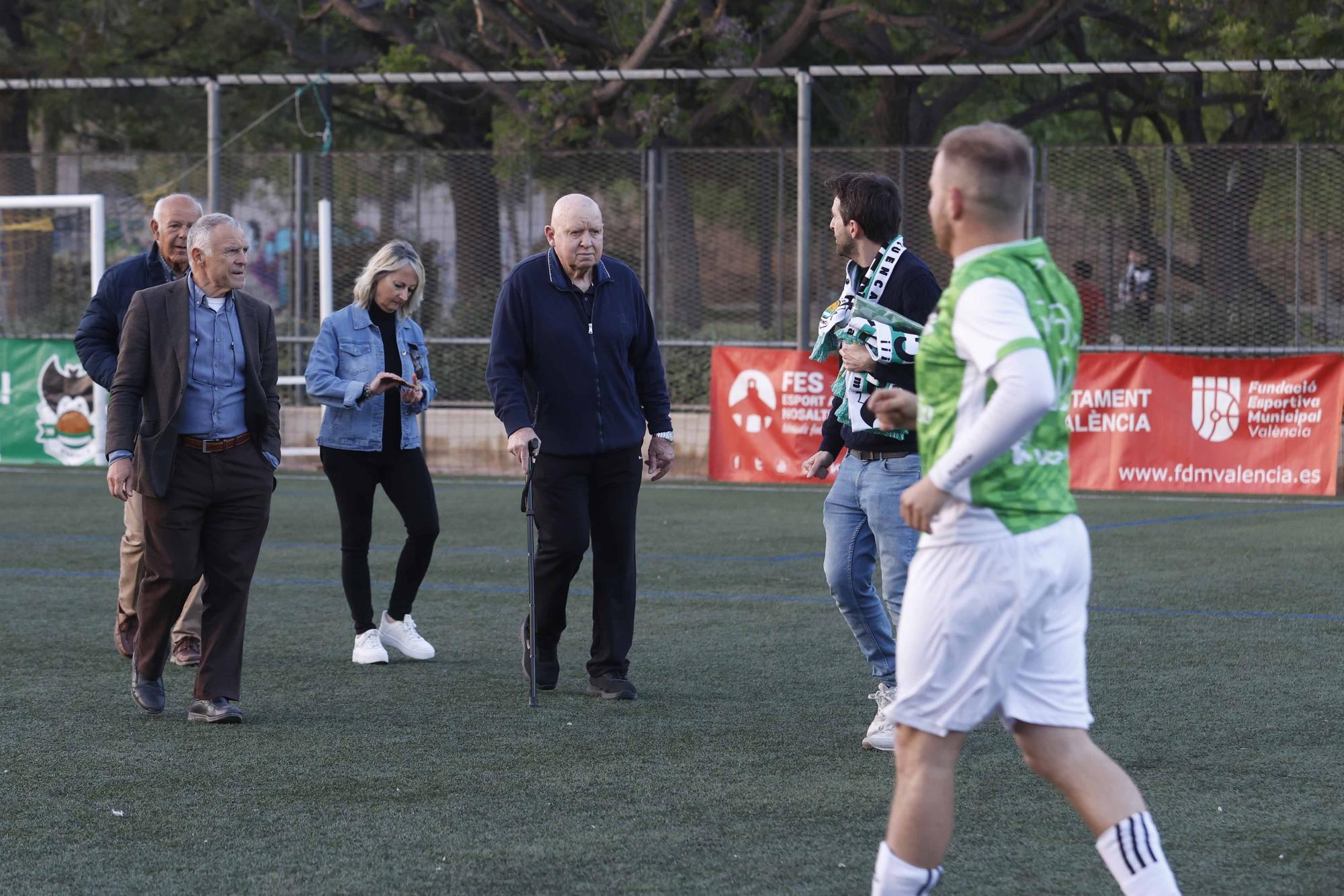 Homenaje a Veteranos del Valencia CF en el partido CD Cuenca Mestallistes