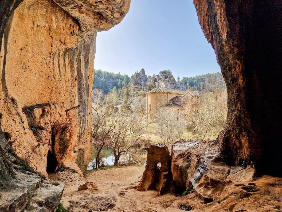 La villa conserva huellas de poblamiento antiguo, tuvo presencia celtíbera y romana, y durante la Reconquista quedó vinculada a los templarios