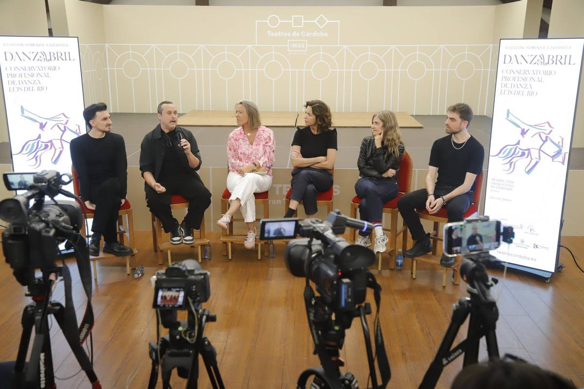 Cristian Martín, Daniel Doña, Isabel Albás, Lucía Luque, María Cabeza de Vaca e Iván Delgado, en la presentación de Danzabril.
