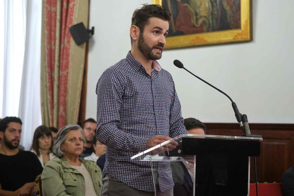 Ciro Molina, durante un pleno del Ayuntamiento de La Laguna en el que denunció los abusos sexuales en el seno de la Iglesia.
