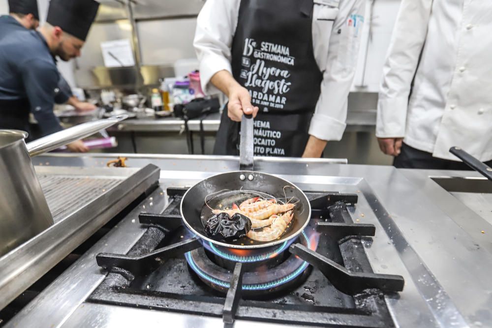 Niki Pavanelli, cocinero del restaurante tinerfeño Il Bocconcino, gana con su «Tierra y mar» el primer premio de la V edición del certamen guardamarenco