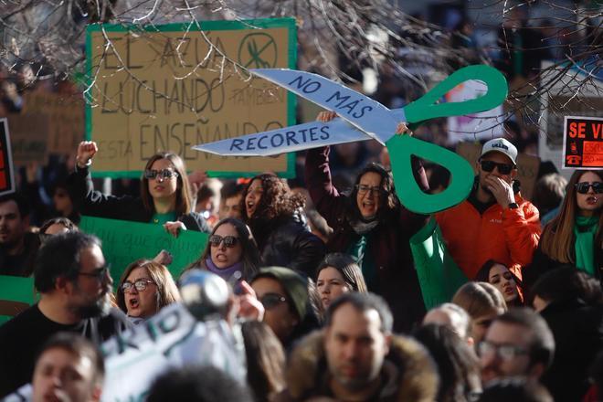 La escuela pública inunda las calles de Zaragoza en el último día de huegla.