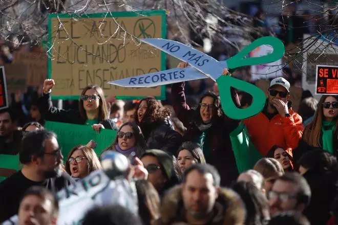La escuela pública inunda las calles de Zaragoza en el último día de huegla.