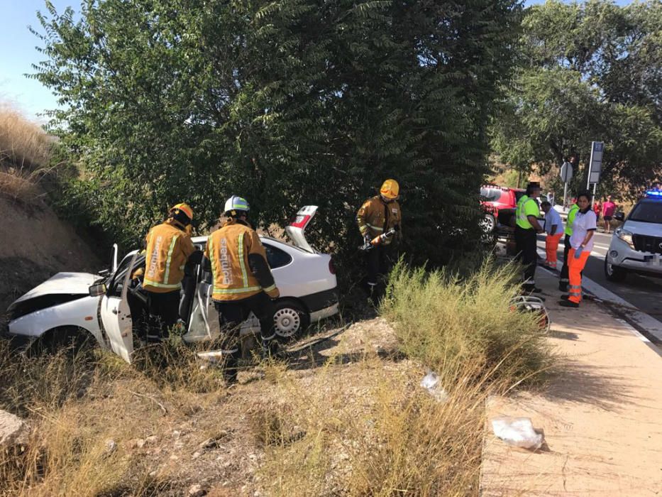 Cinco heridos al salirse un coche en el acceso de la autovía A-31 en Sax