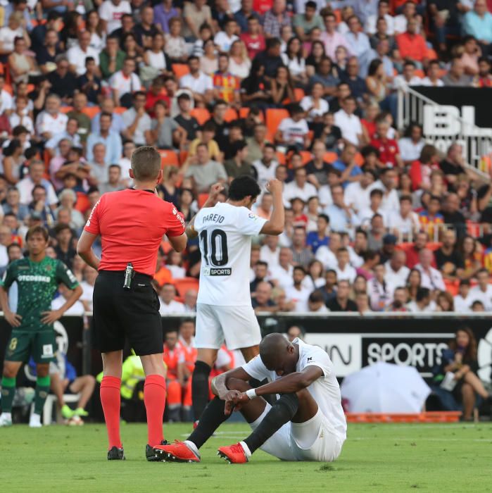 Kondogbia se lesiona frente al Betis en Mestalla