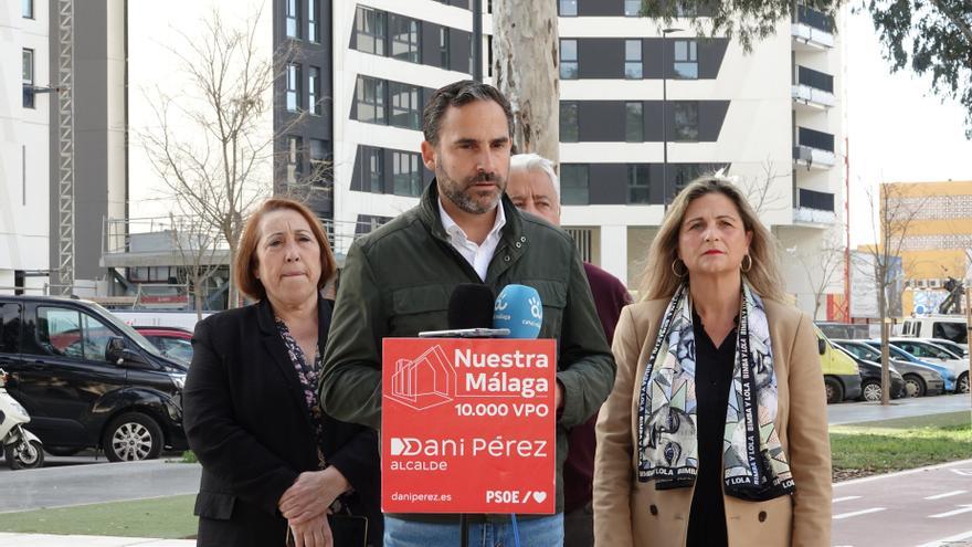 El candidato socialista a la Alcaldía de Málaga, Daniel Pérez, en Martiricos