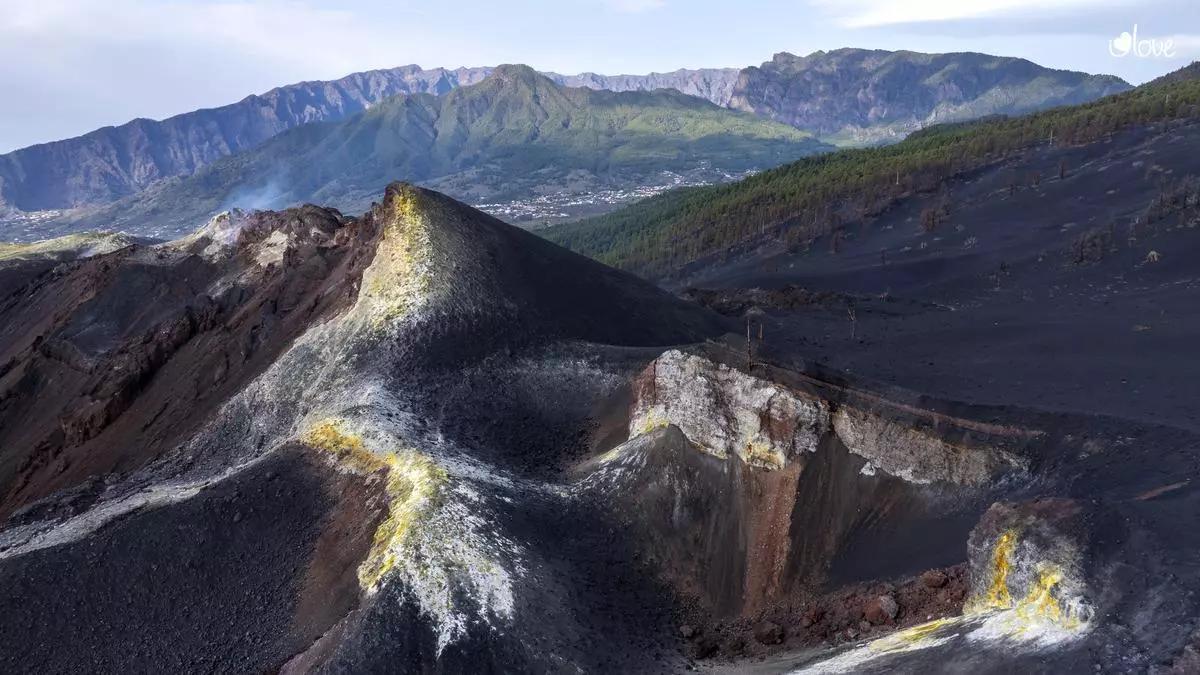El cráter del volcán Tajogaite, en la isla de La Palma.