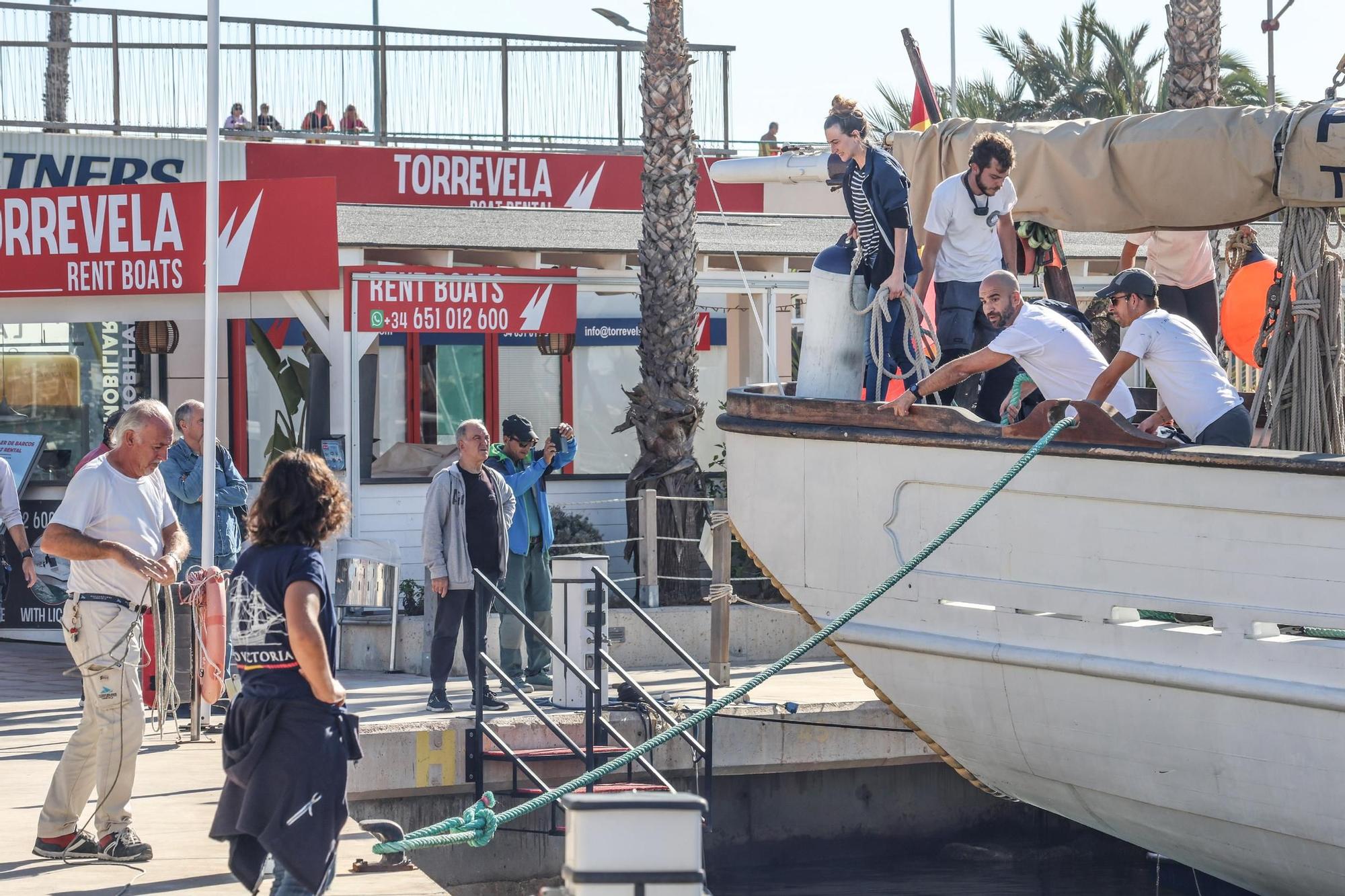 El velero histórico Pascual Flores ya está en la bahía de Torrevieja