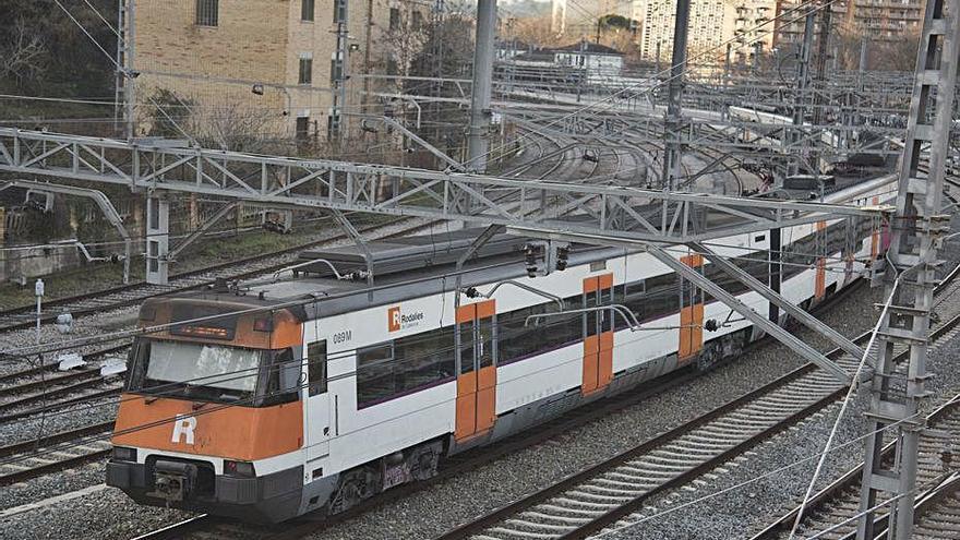 Un tren de Rodalies a l&#039;estació de Manresa