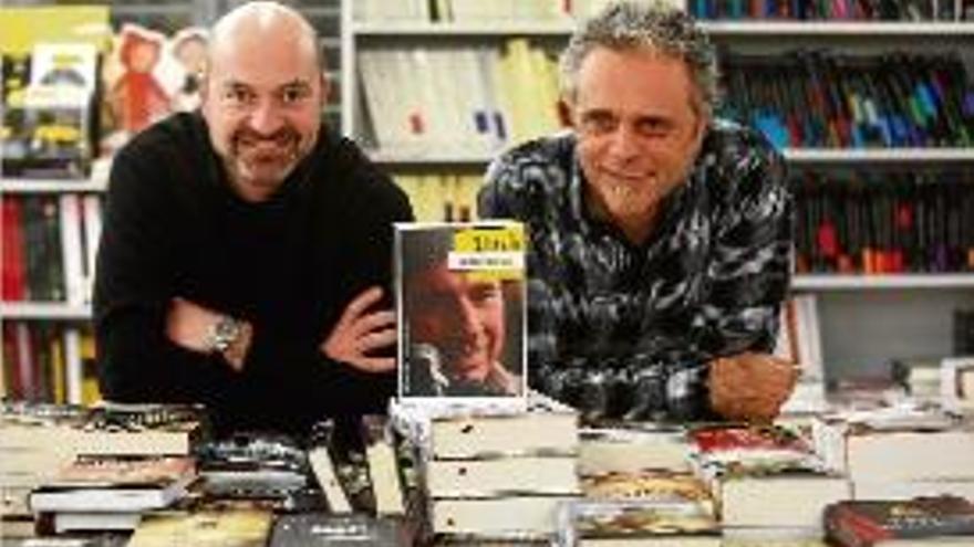 Josep Thió presenta un llibre sobre Lluís Llach