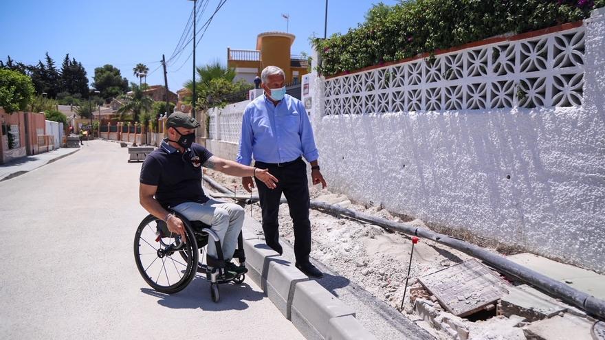 Los concejales de Ordenación del Territorio, Raúl López, y del Distrito de Churriana, José del Río, visitan obras en Churriana