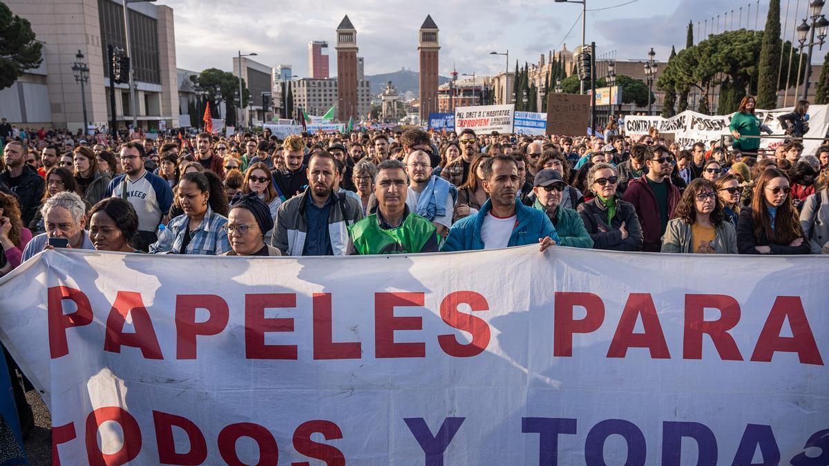Manifestación masiva contra el precio abusivo de los alquileres y la ...