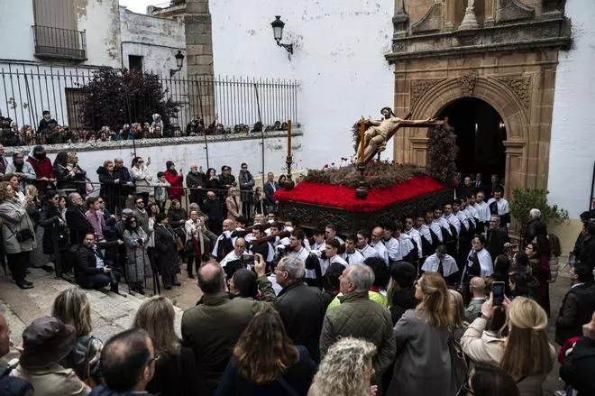 Las imágenes de la procesión del Cristo de los Estudiantes este Viernes Santo en Cáceres