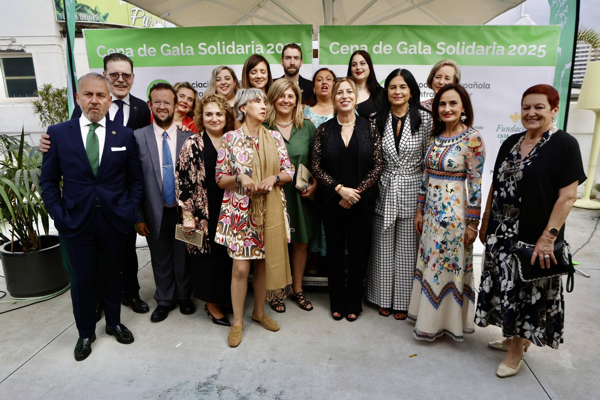La cena solidaria de la Asociación Española Contra el Cánder en Gijón, en imágenes