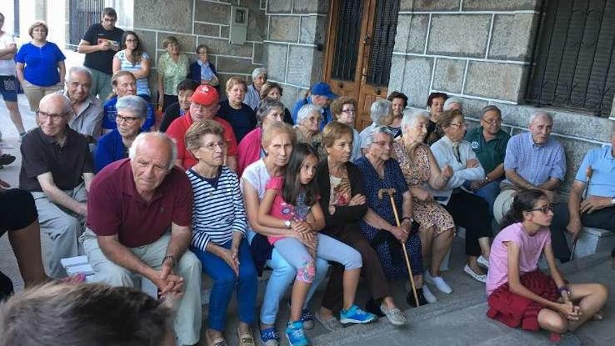 Homenaje a los mayores en Santa Colomba