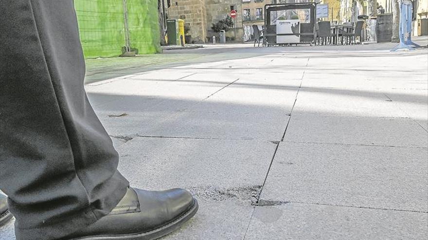 «No ha terminado la obra en San Juan y ya están rotas las baldosas»