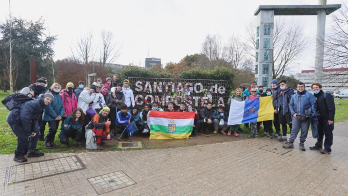 Llega a Santiago de Compostela la expedición de 75 jóvenes vulnerables de toda España en el camino por La Palma