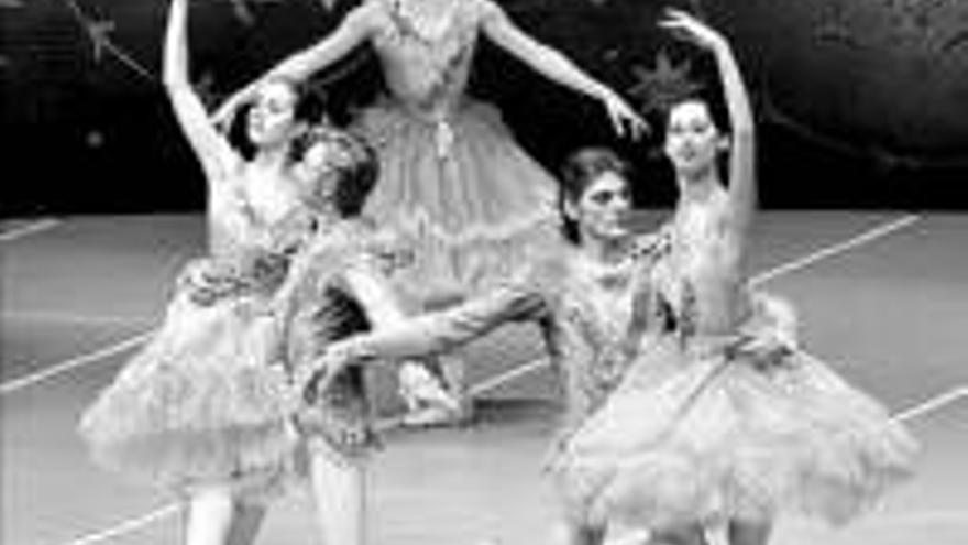 El ballet de nzhniy novgorod interpreta en el lopez de ayala ´el cascanueces´