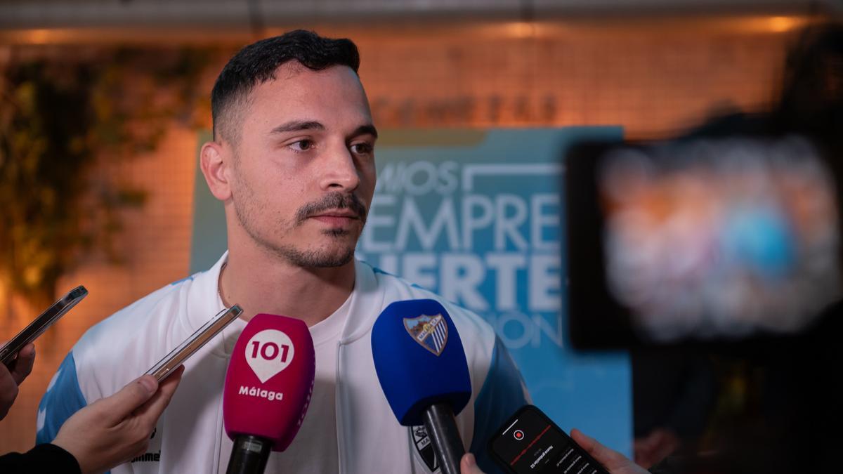 Alfonso Herrero atiende a los medios de comunicación